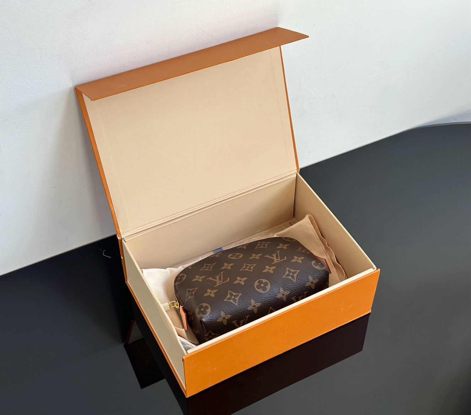 Louis Vuitton Classic Monogram Shell Shaped Cosmetic Pouch A Charming And Unique Shell Shaped Design Bag Bags M47515 #197444