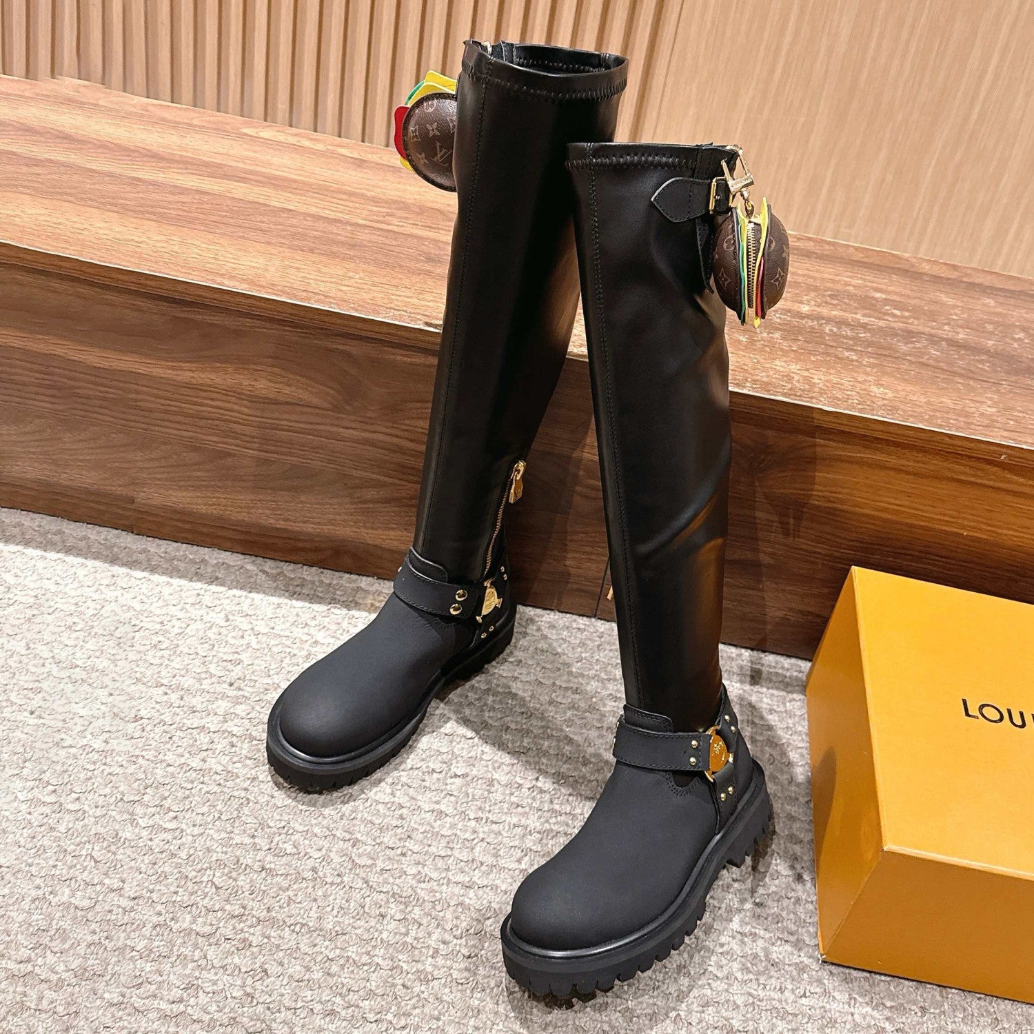 Louis Vuitton x Timberland Men's & Women's Fall/Winter Glossy & Matte Leather Solid Color High-Top Boots - Casual Zipper Round-Toe Shoes Hamburger Bag Detail Ngvp #2533