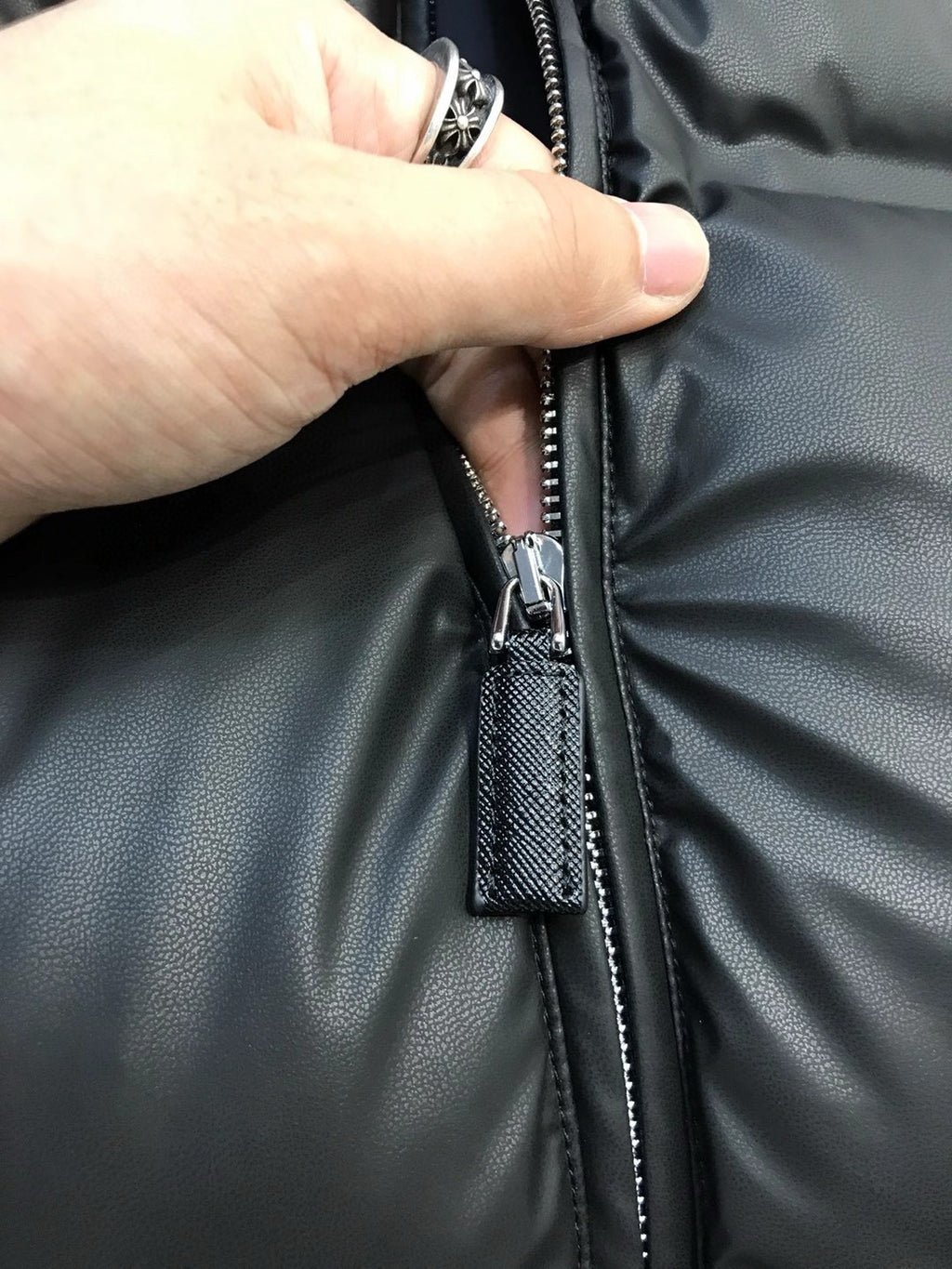 Prada Men's And Women's Autumn/Winter Fashion Classic Solid Color High Neck Zipper Premium Fashion Style Business Casual Leather Down Vest #79435