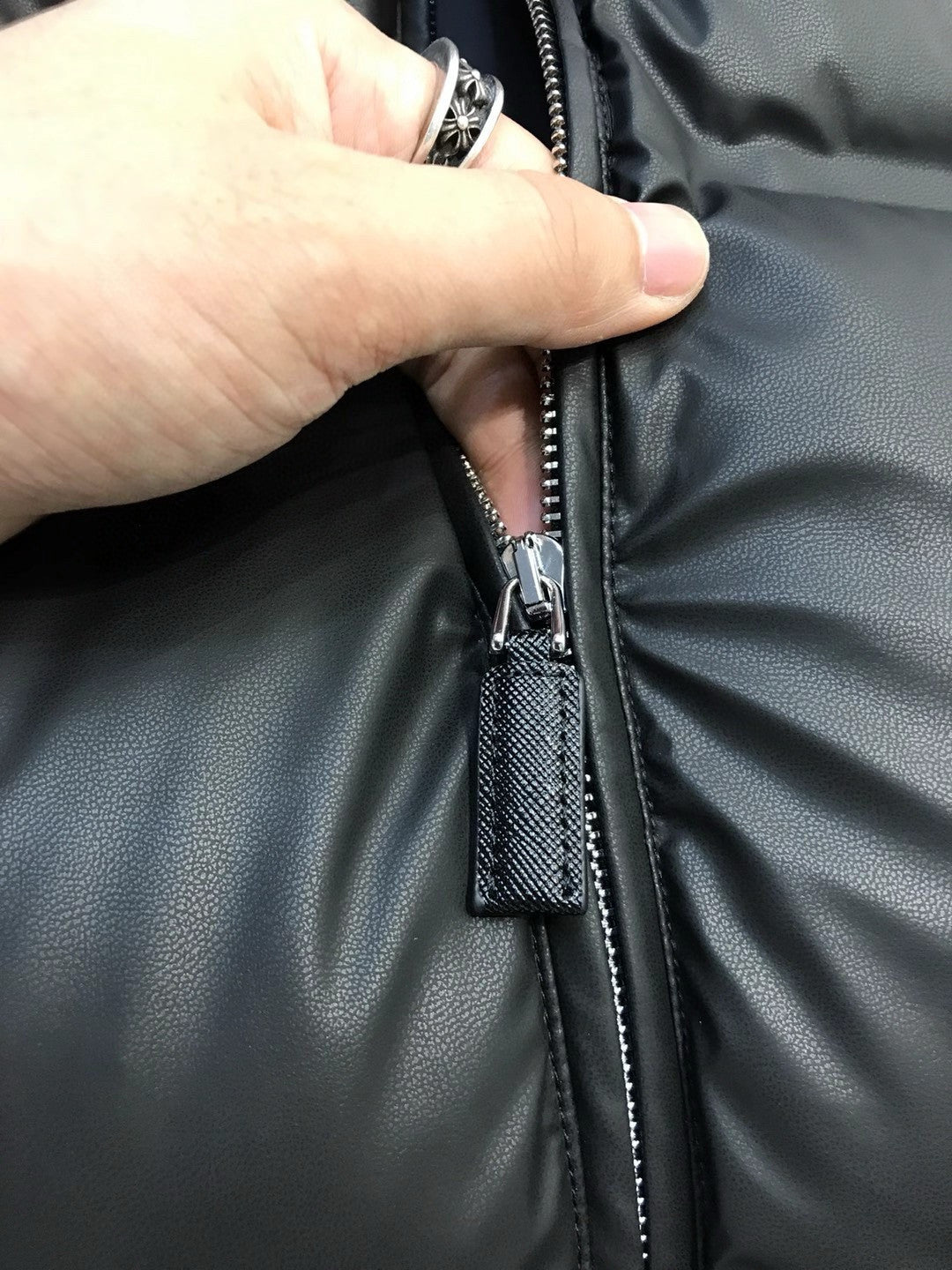 Prada Men's And Women's Autumn/Winter Fashion Classic Solid Color High Neck Zipper Premium Fashion Style Business Casual Leather Down Vest #79435