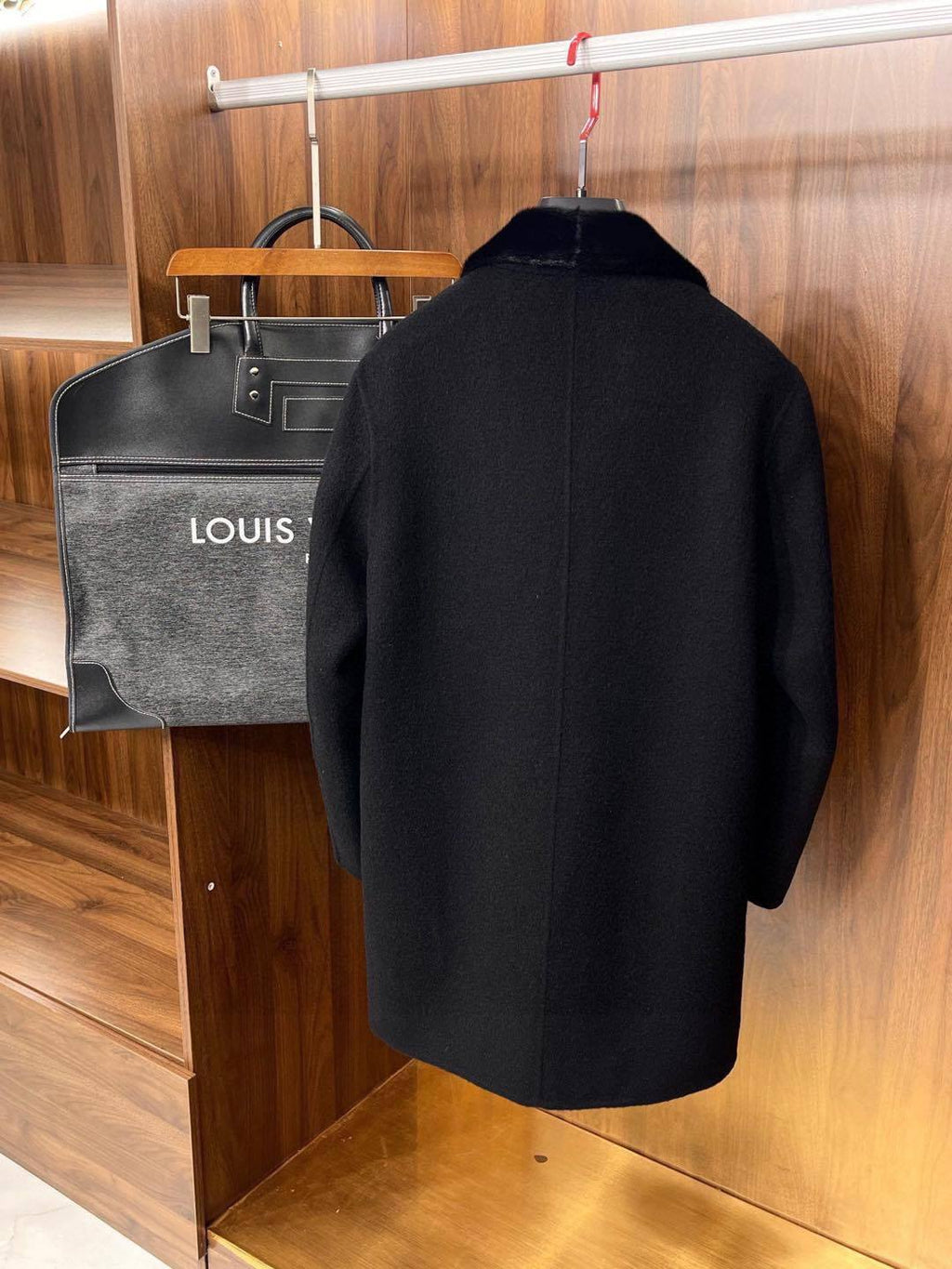 Louis Vuitton Men's Autumn and Winter Solid Color Seal Fur Collar Cashmere Long Single Breasted Coat Jacket #74933