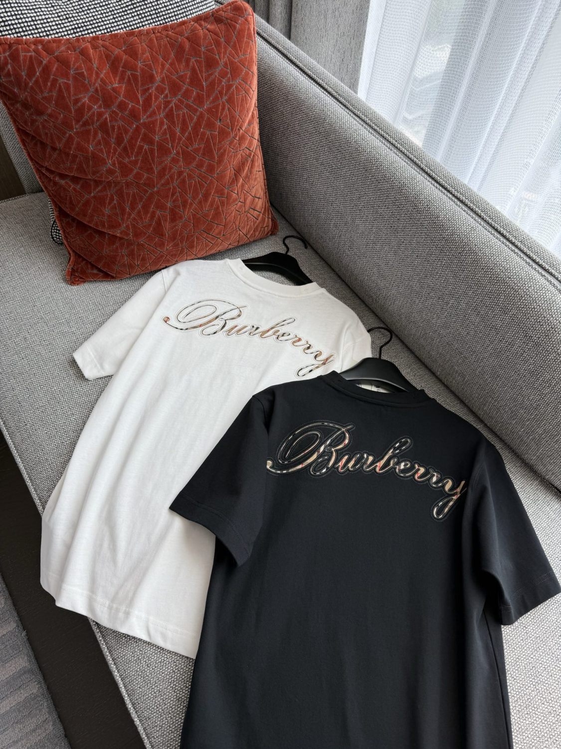 Burberry 26ss Men's and Women's Artistic Font Logo Embroidered T-shirt #333415