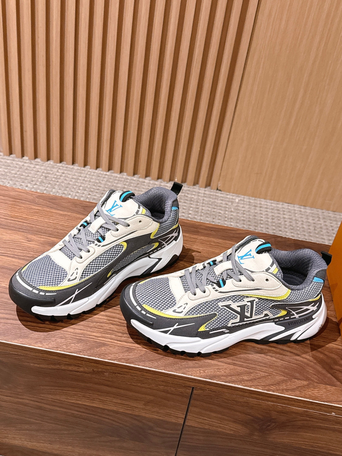 LOUIS VUITTON LV Tatic Runner Sneaker #381822