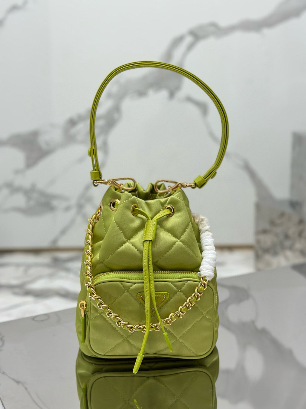Prada Versatile Re-nylon Recycled Nylon Shoulder Bag Women's Mini Clutch With Diamond Quilting And Drawstring Closure 1bh0382aosvtoo #195681