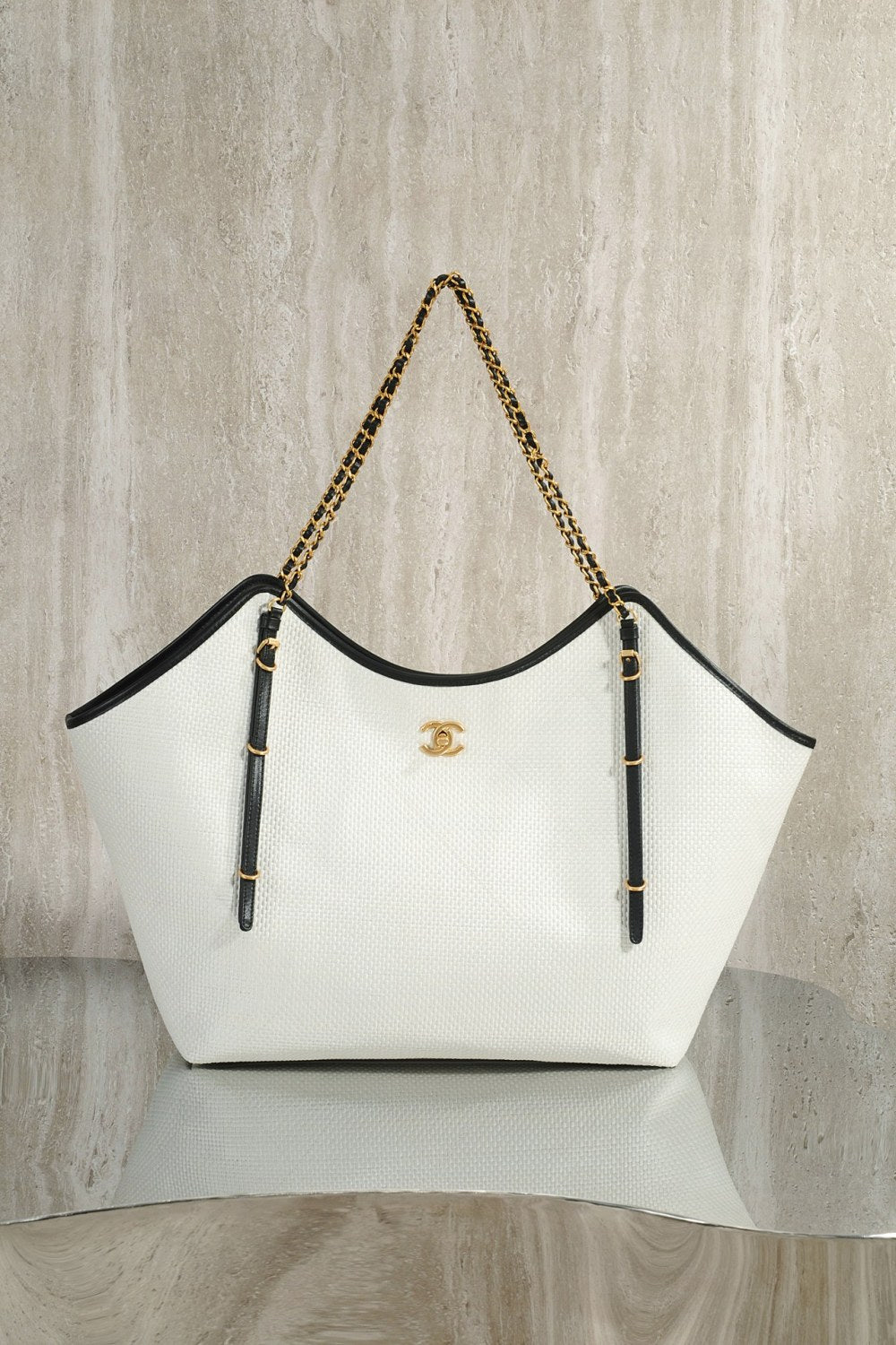 Chanel 26 Early Spring Resort Collection MAXI Tote Bag Gold Metallic Accents Tri-Color Fashion Statement Elegant and Refined Handheld Spacious Tote Bags #194915