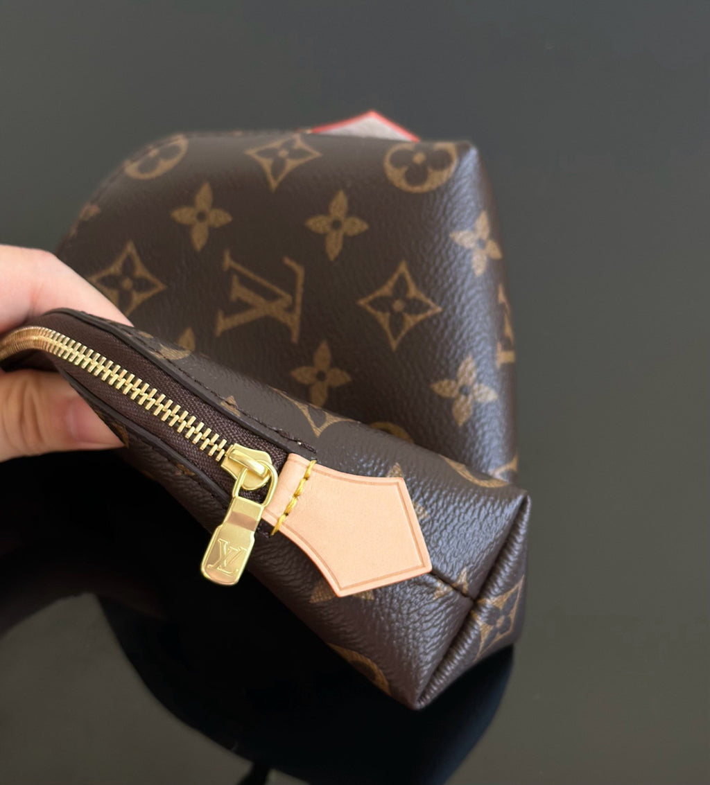 Louis Vuitton Classic Monogram Shell Shaped Cosmetic Pouch A Charming And Unique Shell Shaped Design Bag Bags M47515 #197444