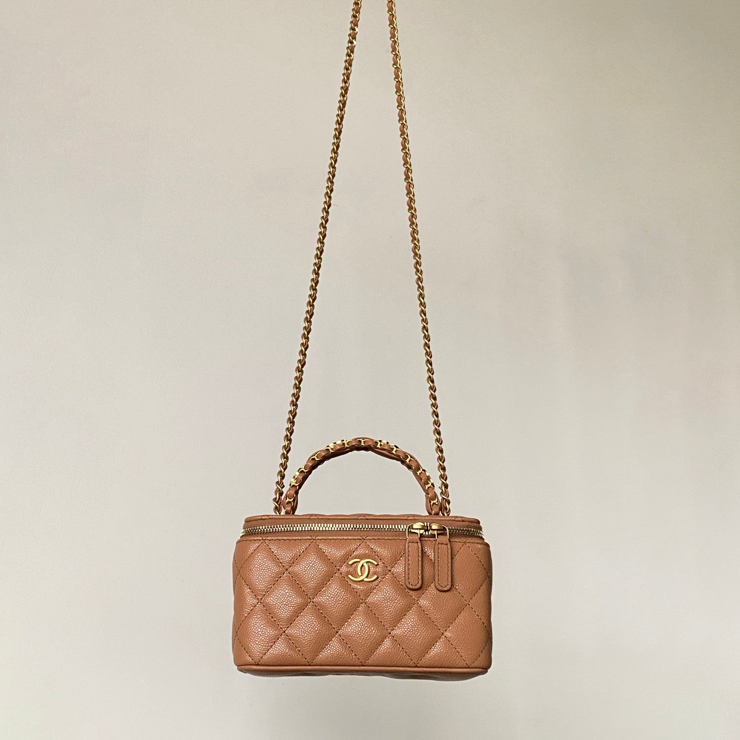 Chanel Women's Retro Vanity Series Solid Color Double C Adjustable Buckle Plaid Leather Shoulder Crossbody Casual Cosmetic Bag Bags #77895