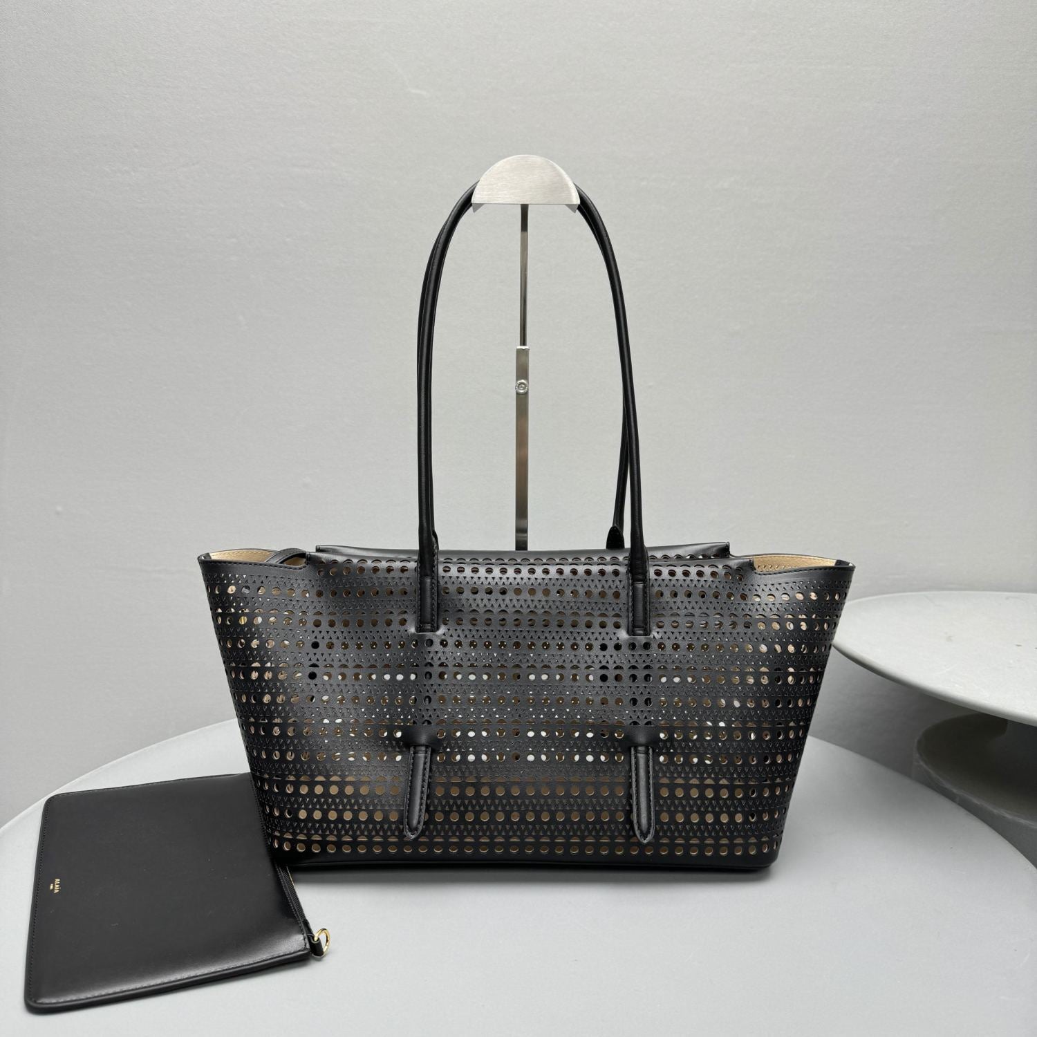 Alaia Mina Cutout Shoulder Bag Design Fashionable Women's Retro Solid Color Casual Temperament Vienne Cutout Carved Pattern  Bag Bags #81633