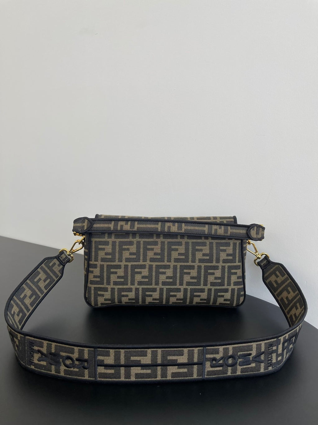 Fendi Baguette Fabric Handbags #381873