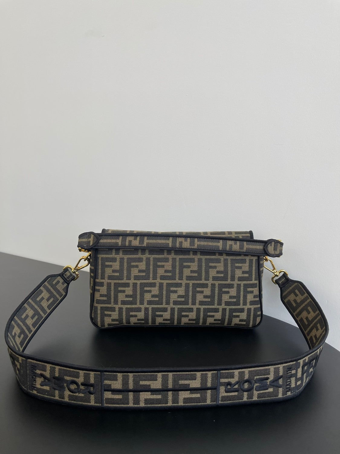 Fendi Baguette Fabric Handbags #381873