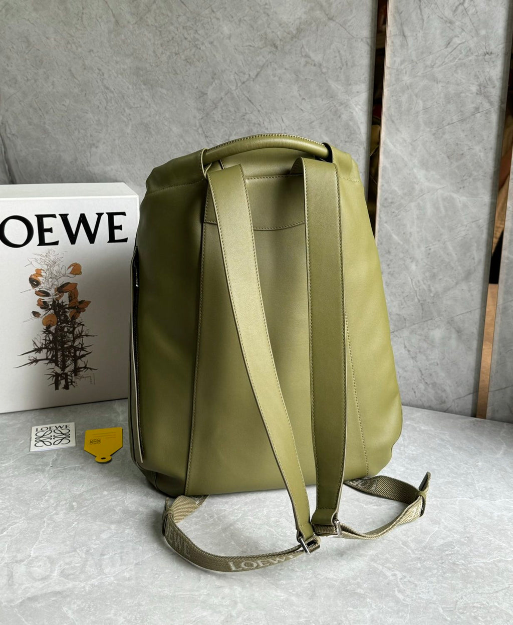Loewe Flamenco Men's Solid Color Monogrammed Logo Drawstring Closure Solid Color Soft Cowhide Shoulder Bag Bag #75248