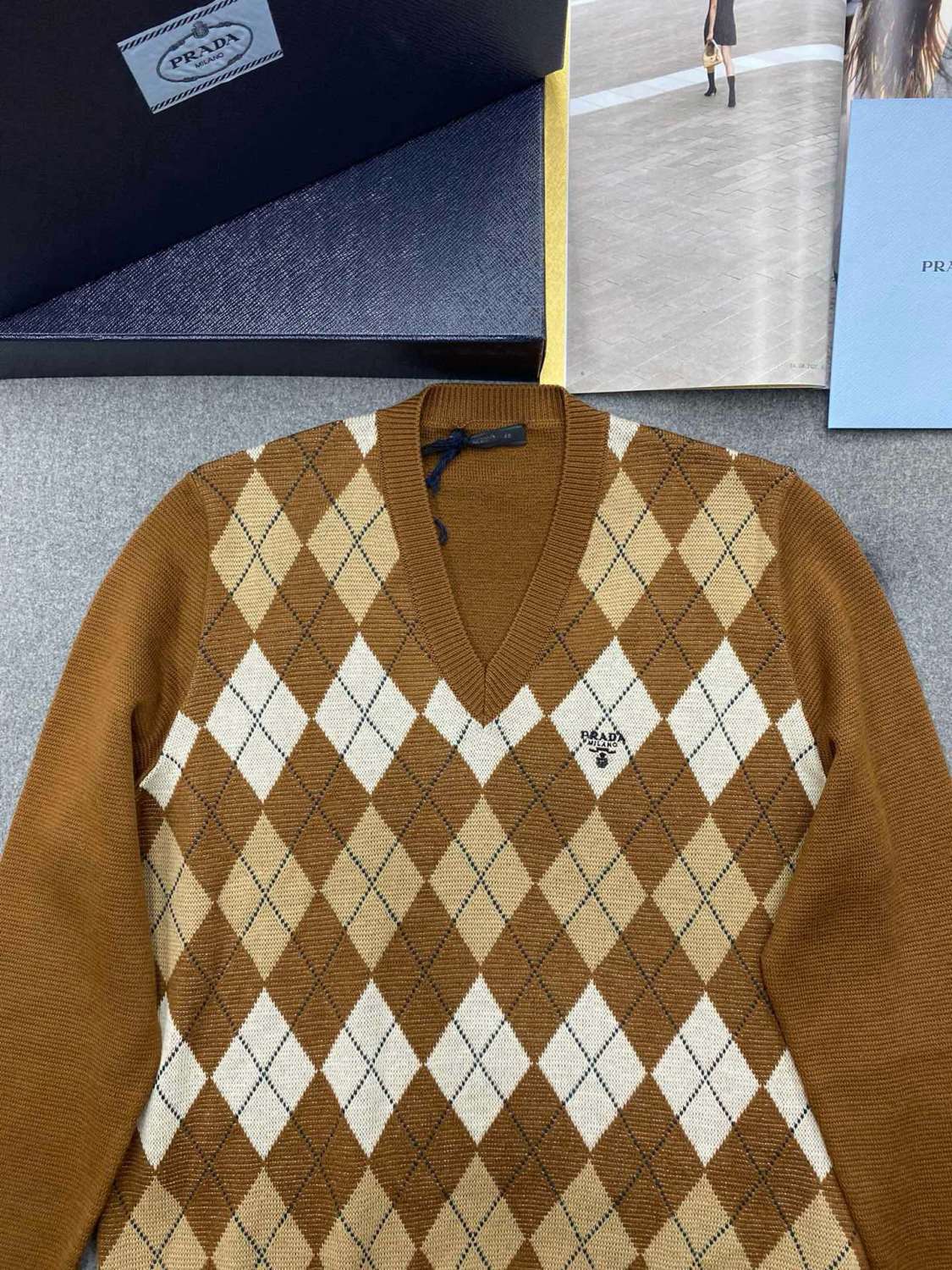 Prada Men's Spring And Fall Brown Diamond Applique V-neck Knitted Wool Casual Long Sleeved Sweater #73612
