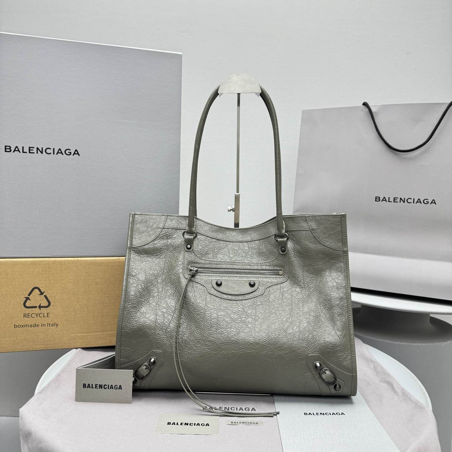 Balenciaga Women's Le City Tote Bag Medium in Black #336744