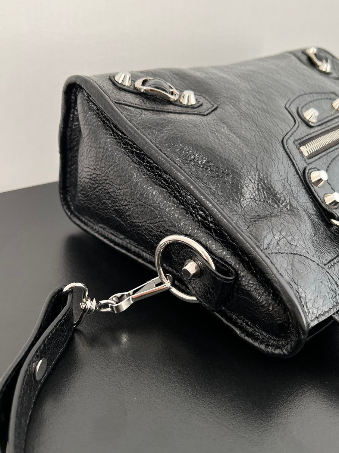 Balenciaga Men's And Women's Solid Color Zipper Closure Adjustable Detachable Shoulder Strap Goatskin Shoulder Handbag Bag Bags #75368