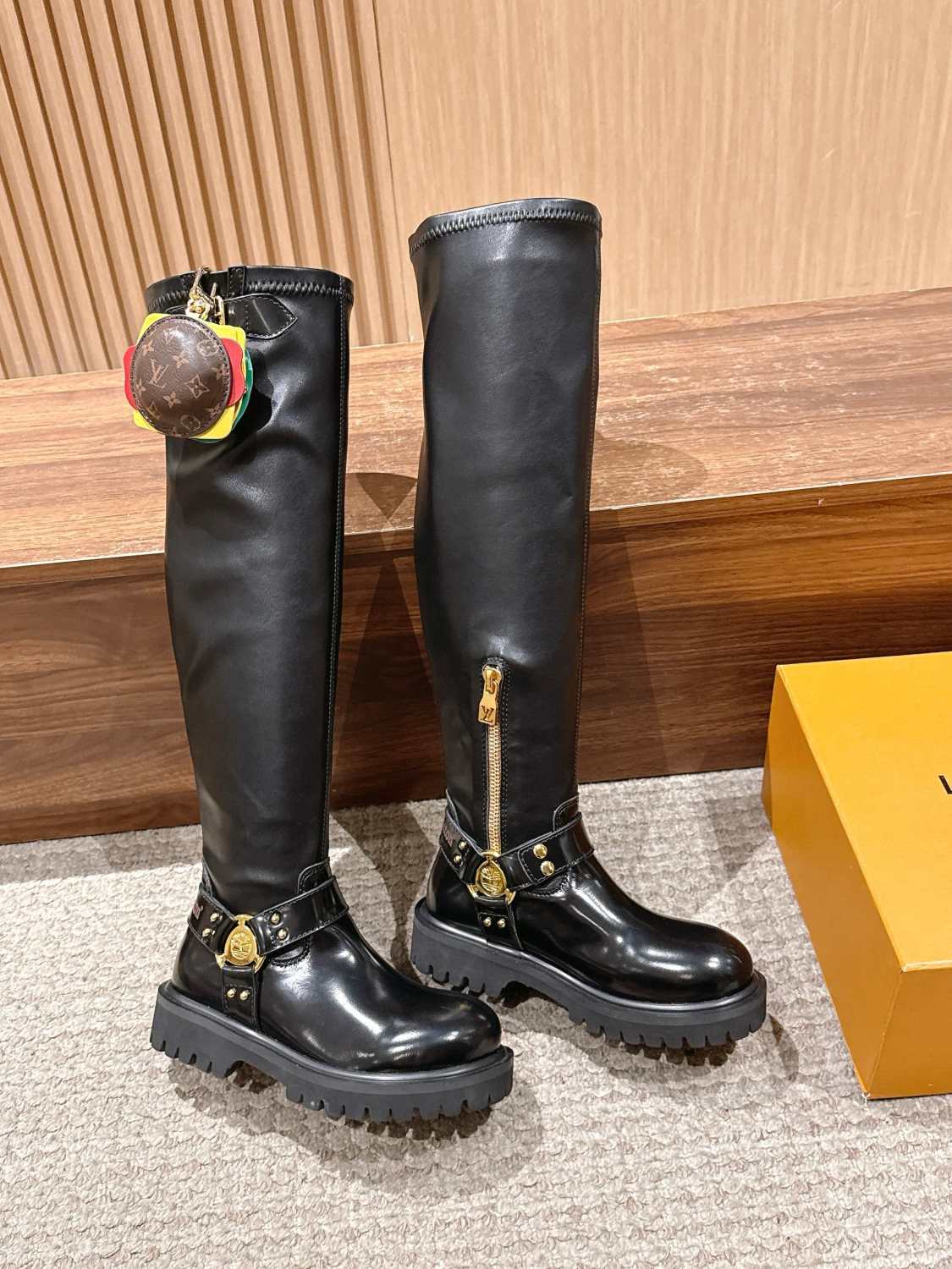 Louis Vuitton x Timberland Men's & Women's Fall/Winter Glossy & Matte Leather Solid Color High-Top Boots - Casual Zipper Round-Toe Shoes Hamburger Bag Detail Ngvp #2533