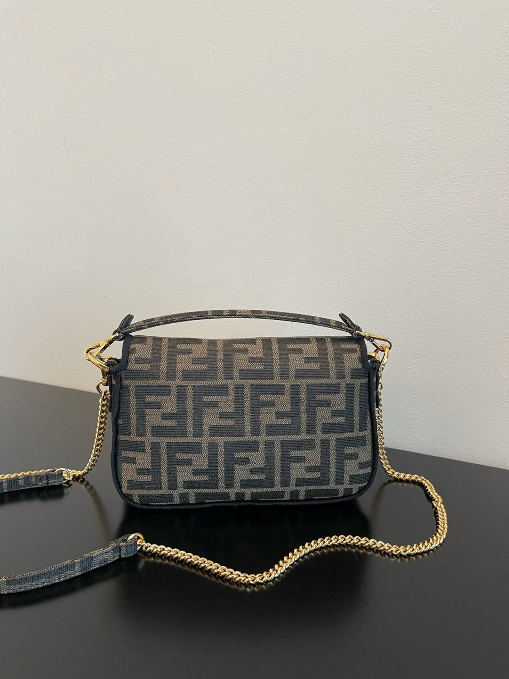 FENDI  Baguette Handbags #381872