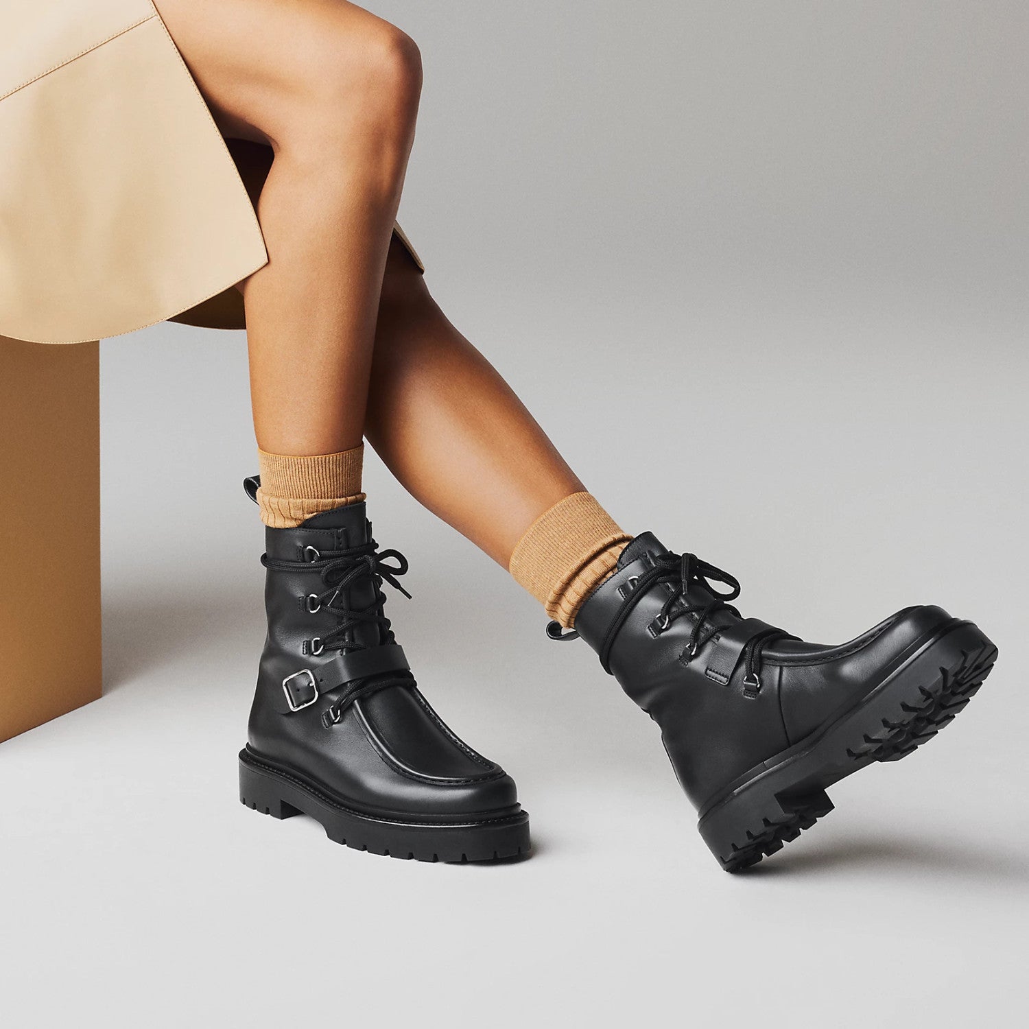 Hermes Women's Fall/Winter Land Ankle Boots Solid-Color Cowhide Lace-Up Short Boots Outdoor Boots Heel Height: 3.5cm Shoes Ngvp #2325