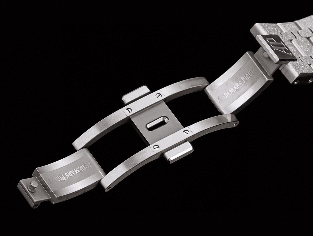 Audemars Piguet Men's Steel Strap Mechanical Watch #96637