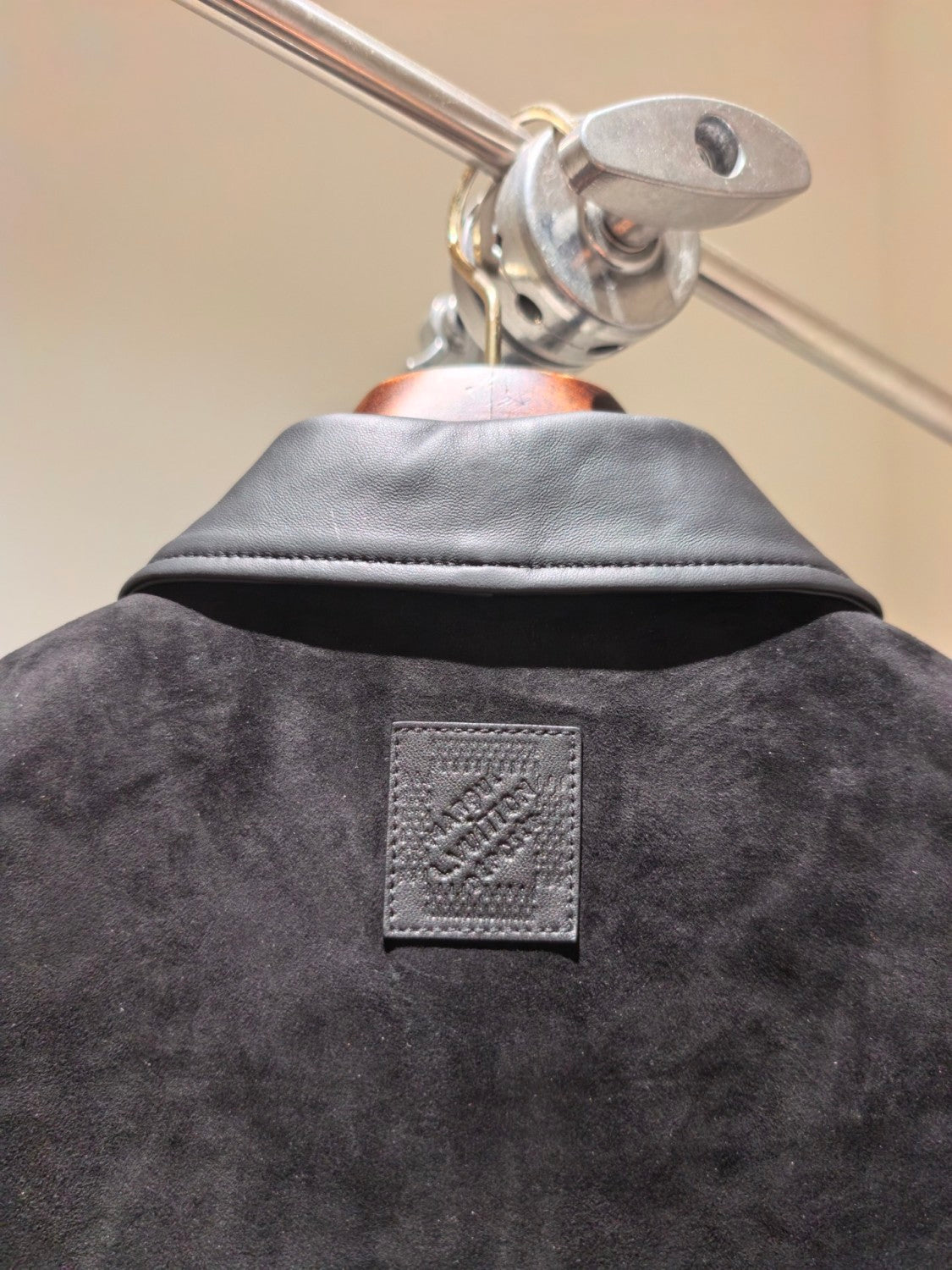 Louis Vuitton Men's Solid Color Autumn/Winter Logo Print Sheepskin Patchwork Long Sleeve Zipper Jacket #77971