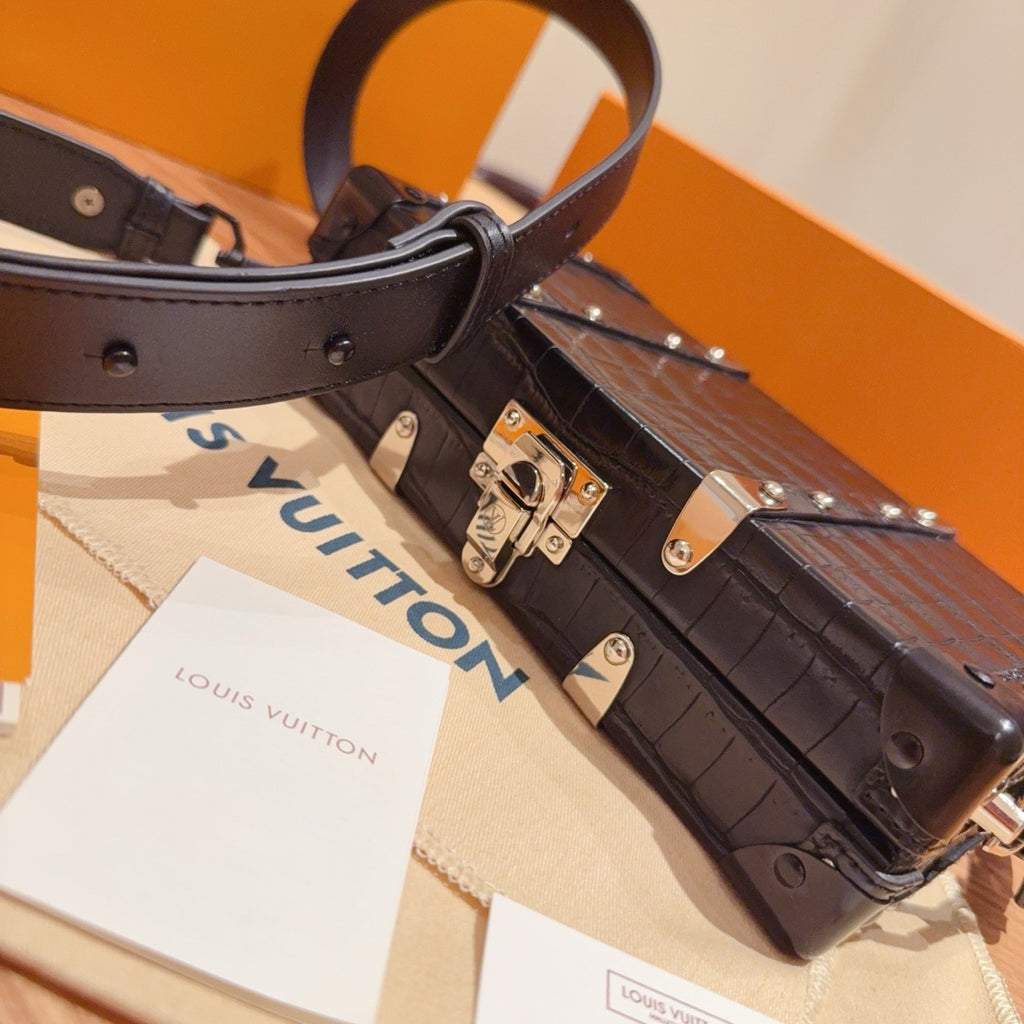 Louis Vuitton Crocodile Leather Pattern Handbag #382399