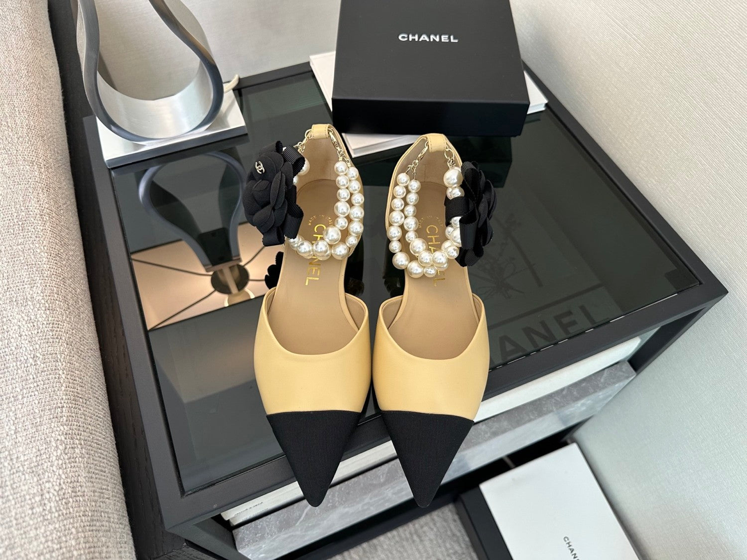 Chanel 25K Genuine Leather Pointed Toe Flat Shoes Pearl Chain Fashionable and Comfortable Color Block Women's Shoes #332404