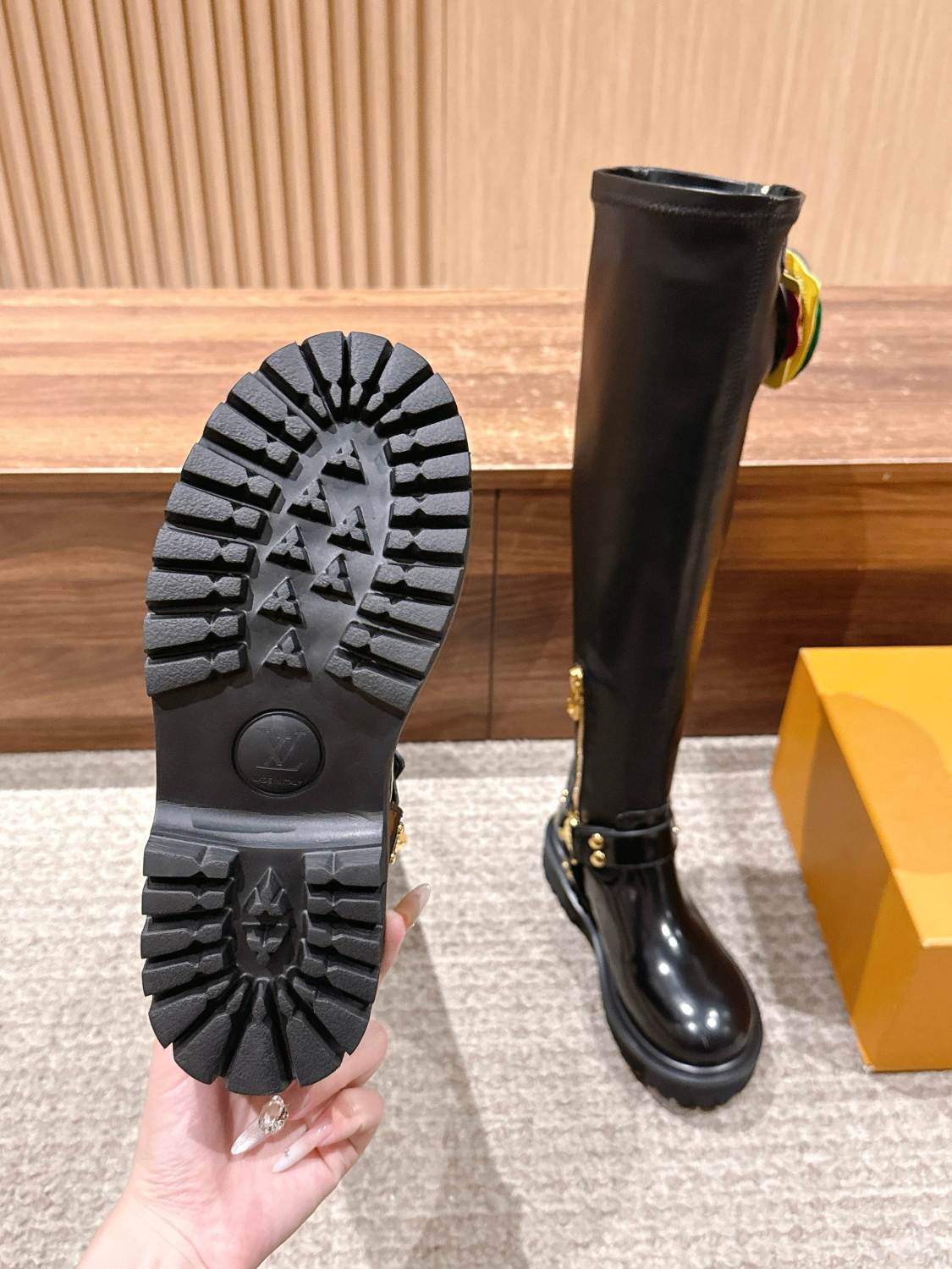 Louis Vuitton x Timberland Men's & Women's Fall/Winter Glossy & Matte Leather Solid Color High-Top Boots - Casual Zipper Round-Toe Shoes Hamburger Bag Detail Ngvp #2533