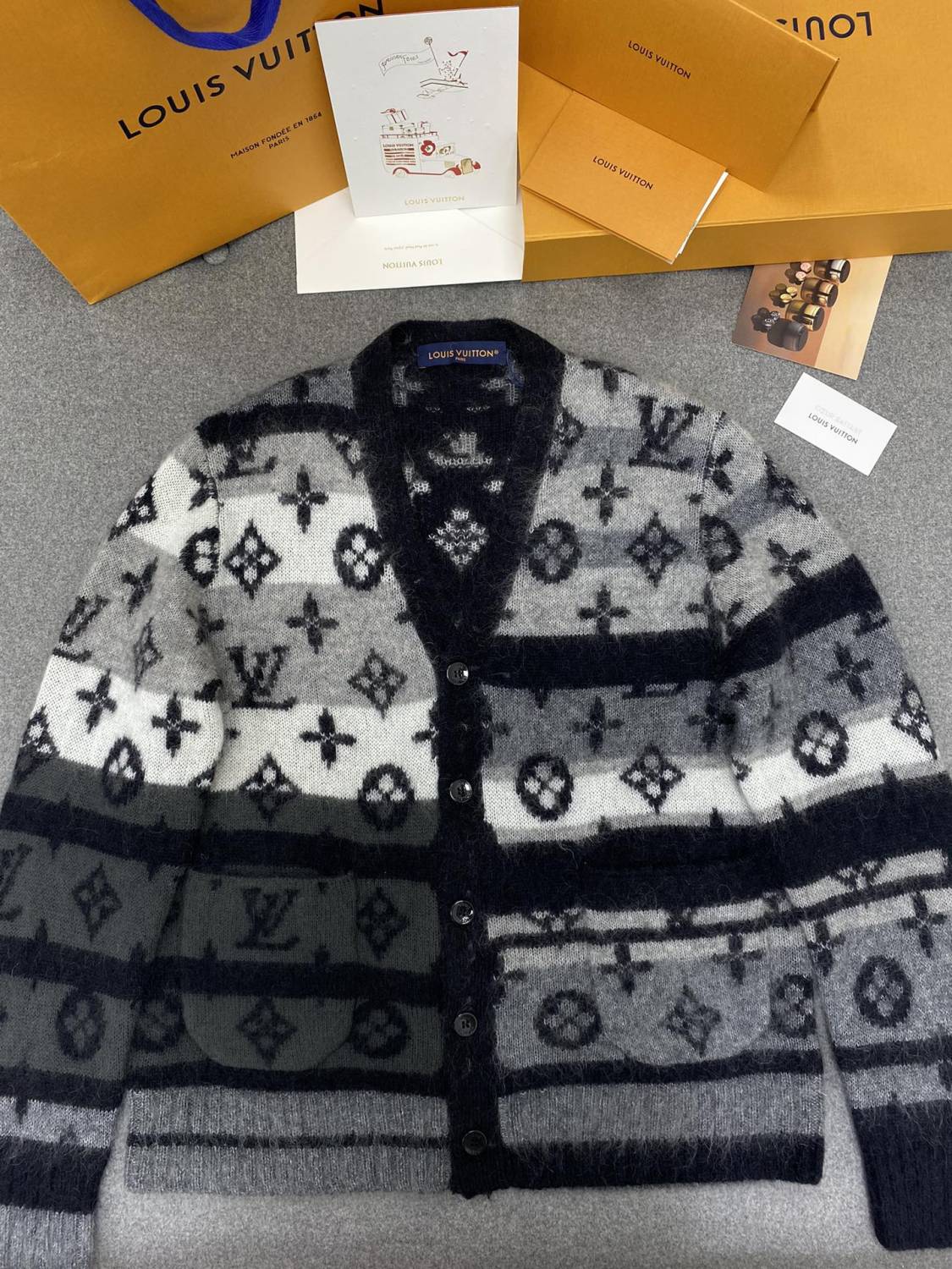 Louis Vuitton Men's Fall And Winter Black And White Jacquard Long Wool Sweater Cardigan#286539