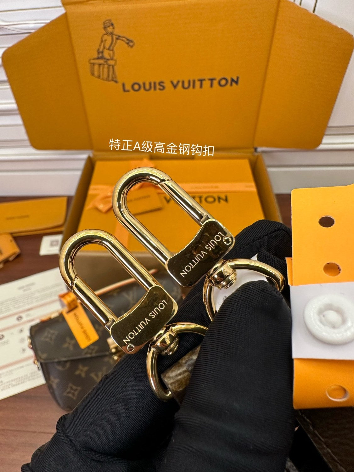 Louis Vuitton POCHETTE MÉTIS EAST WEST Women's Fashion Classic Leather Handbag with Classic Print Chain Adjustable Strap Tote Bag Shoulder Bag Crossbody Bags #79437