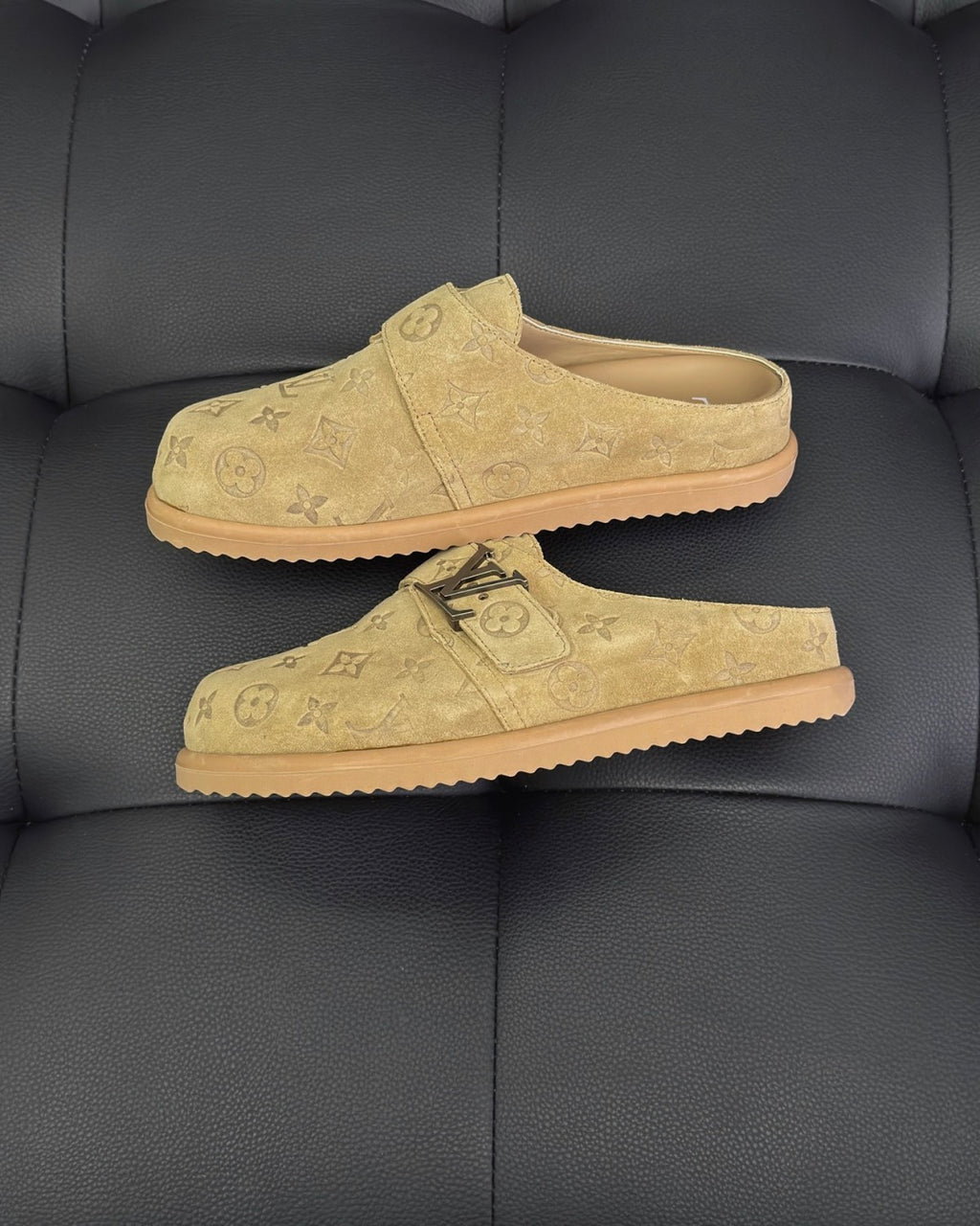 Louis Vuitton LV Easy Mule Men's And Women's Summer Solid Color Letter Print Suede Leather Birkenstock Shoes #77925