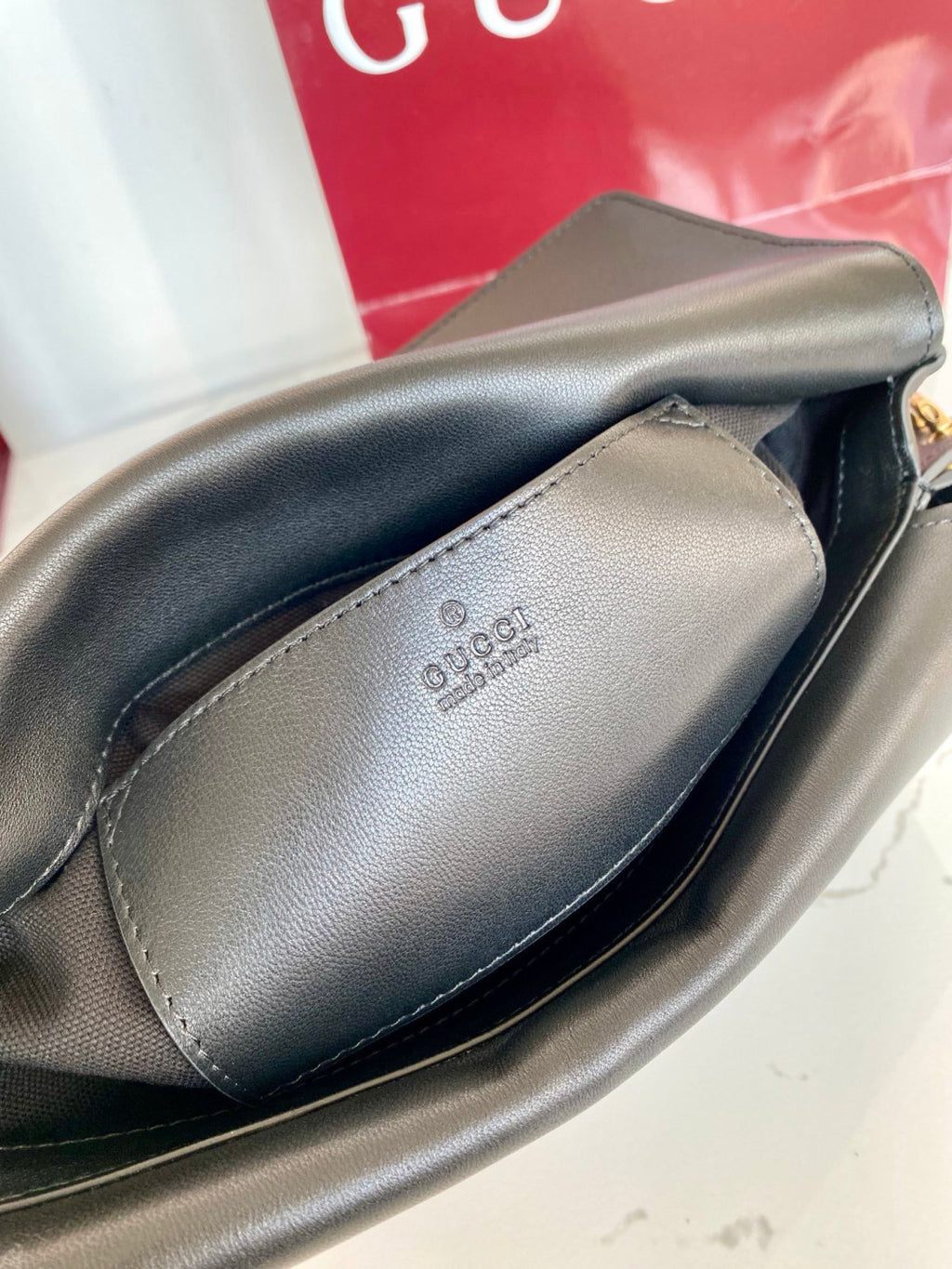 Gucci Medium shoulder bag with chain in black GG leather #336824