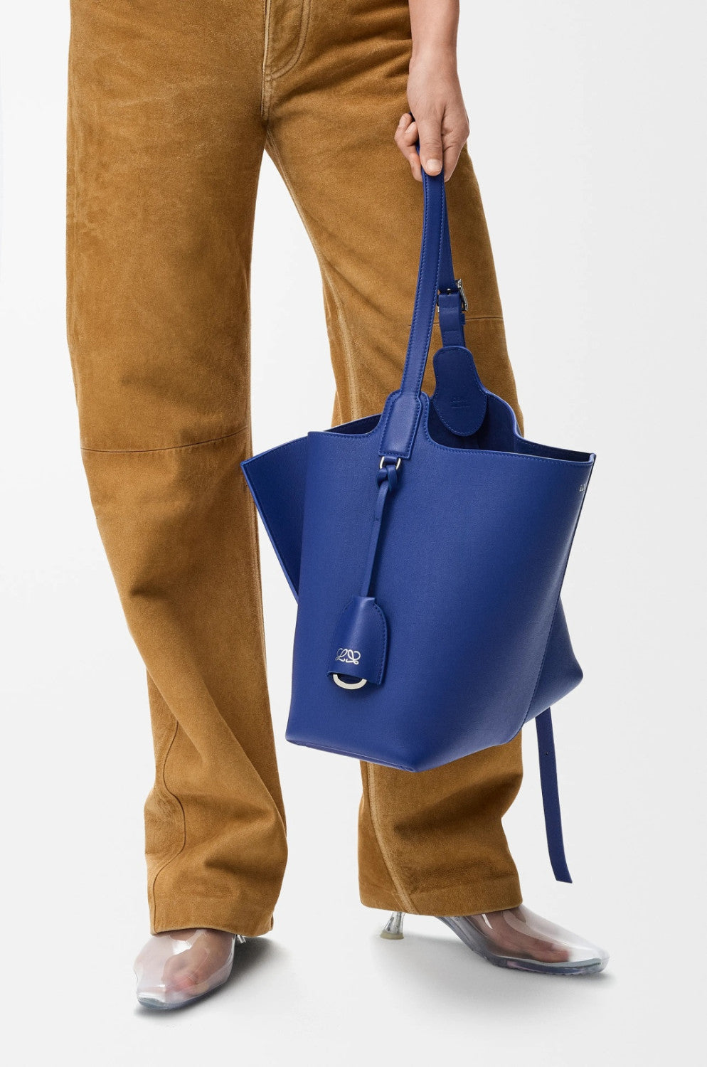 Loewe Medium Large Smooth Calfskin Bilbao Bucket Bag Stylish Minimalist Geometric Design Handbag And Crossbody Bags AWRAWRPX01 #197467
