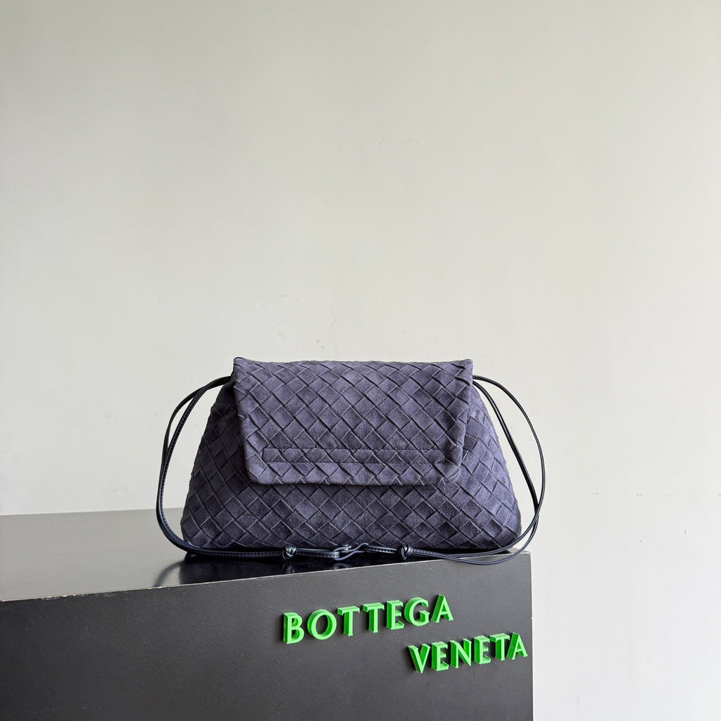 Bottega Veneta Dustbag Giorno Woven Suede Handbag With Drawstring And Clamshell Design Fashionable Elegant And Exquisite Clutch Bag Bags #195310