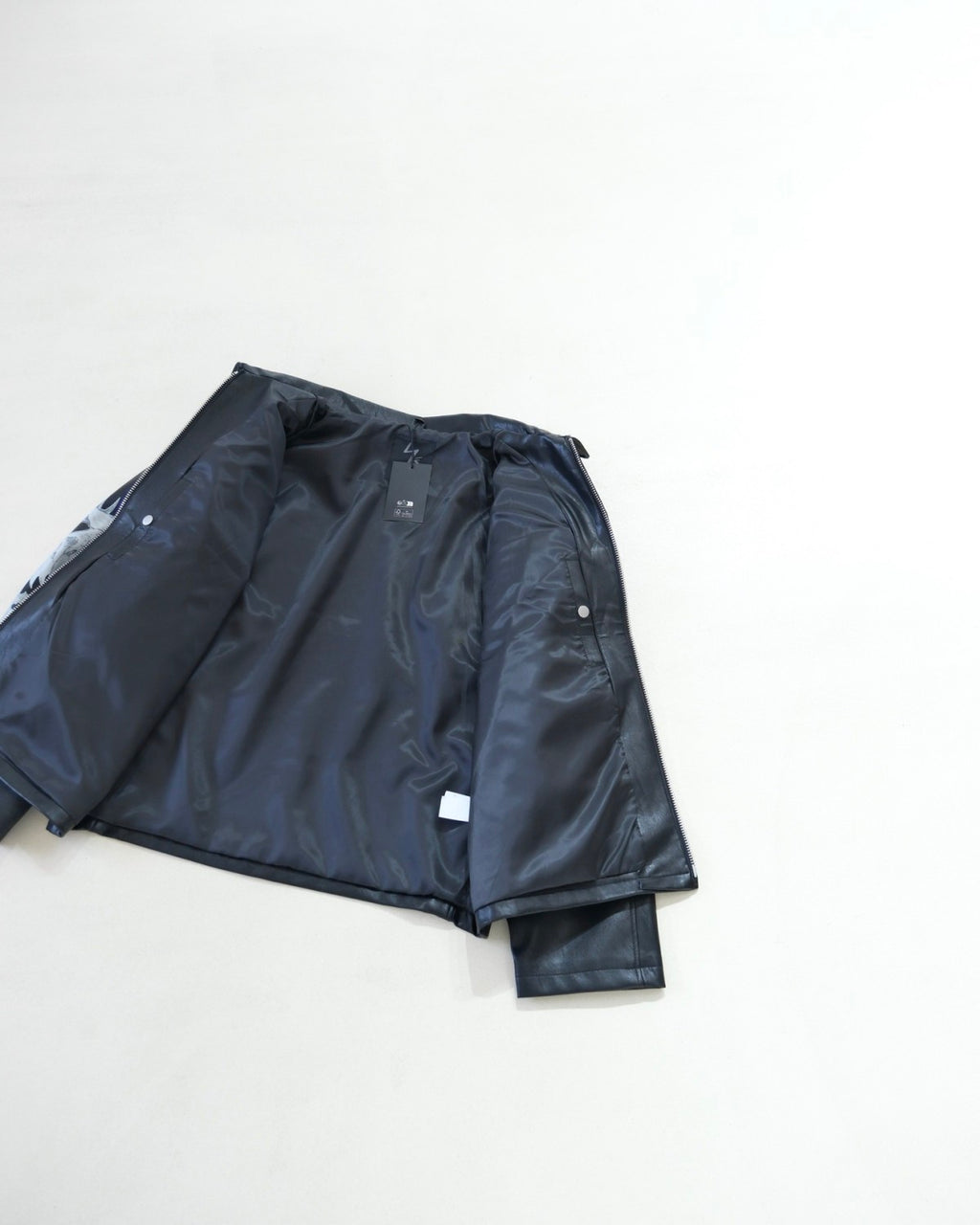 Supreme x Y's by Yohji Yamamoto Men's and Women's FW25 WEEK3 Leather Fitted Casual Jacket With Printed Sleeves And Zip Closure #332325