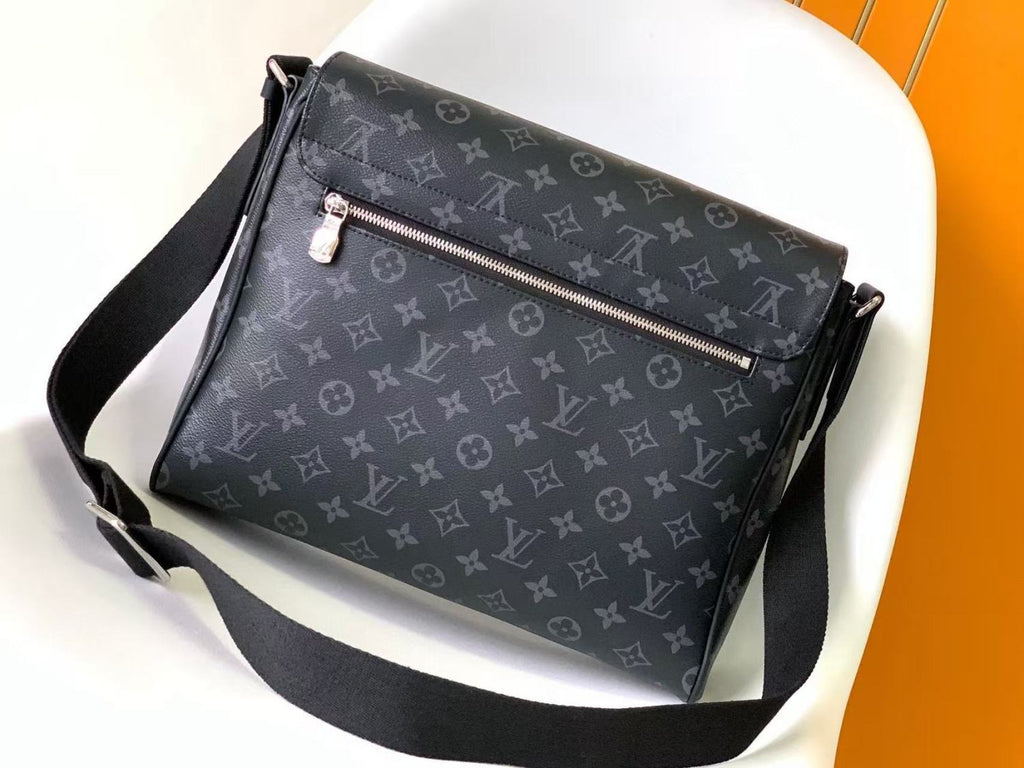 LOUIS VUITTON District Series Men's Blue-Grey with Black Monogram. Adjustable Shoulder Strap. Painted Single Shoulder/Crossbody Bag M44000/M44001 #81933L