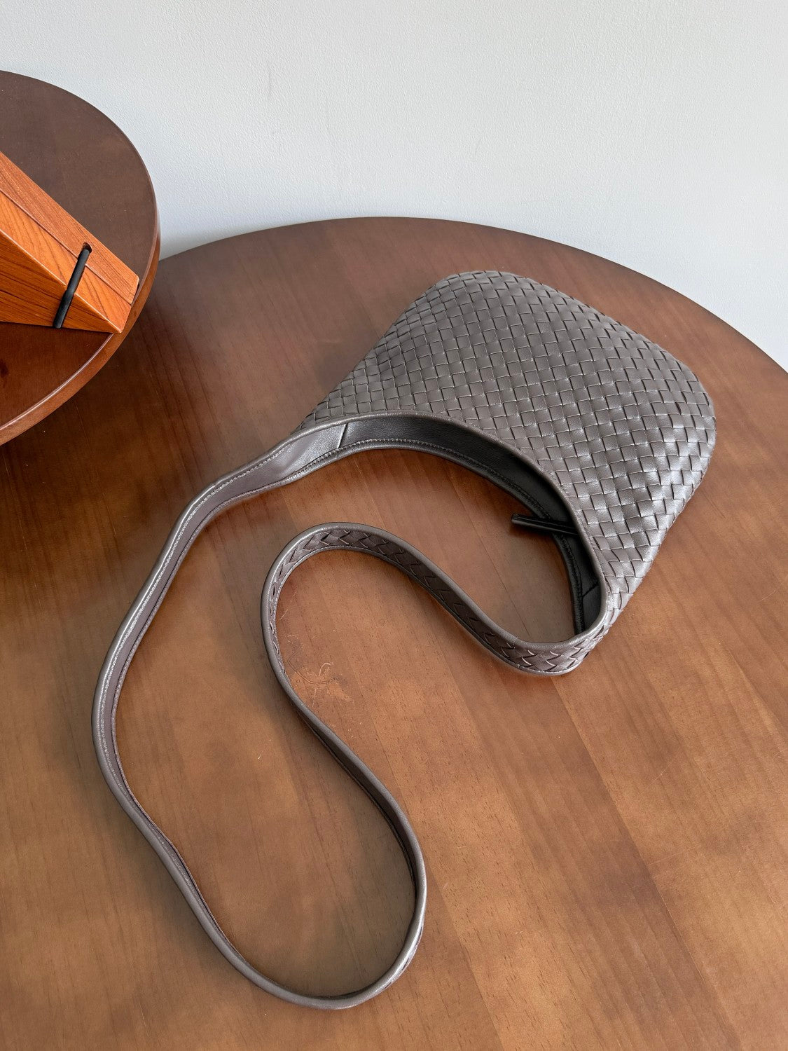 Bottega Veneta  Small Veneto Men's And Women's Fashionable Simple  Classic Checkered Weave Solid Color Leather Crossbody Bag And Handbag Bags 836918V5RI12816 #78345