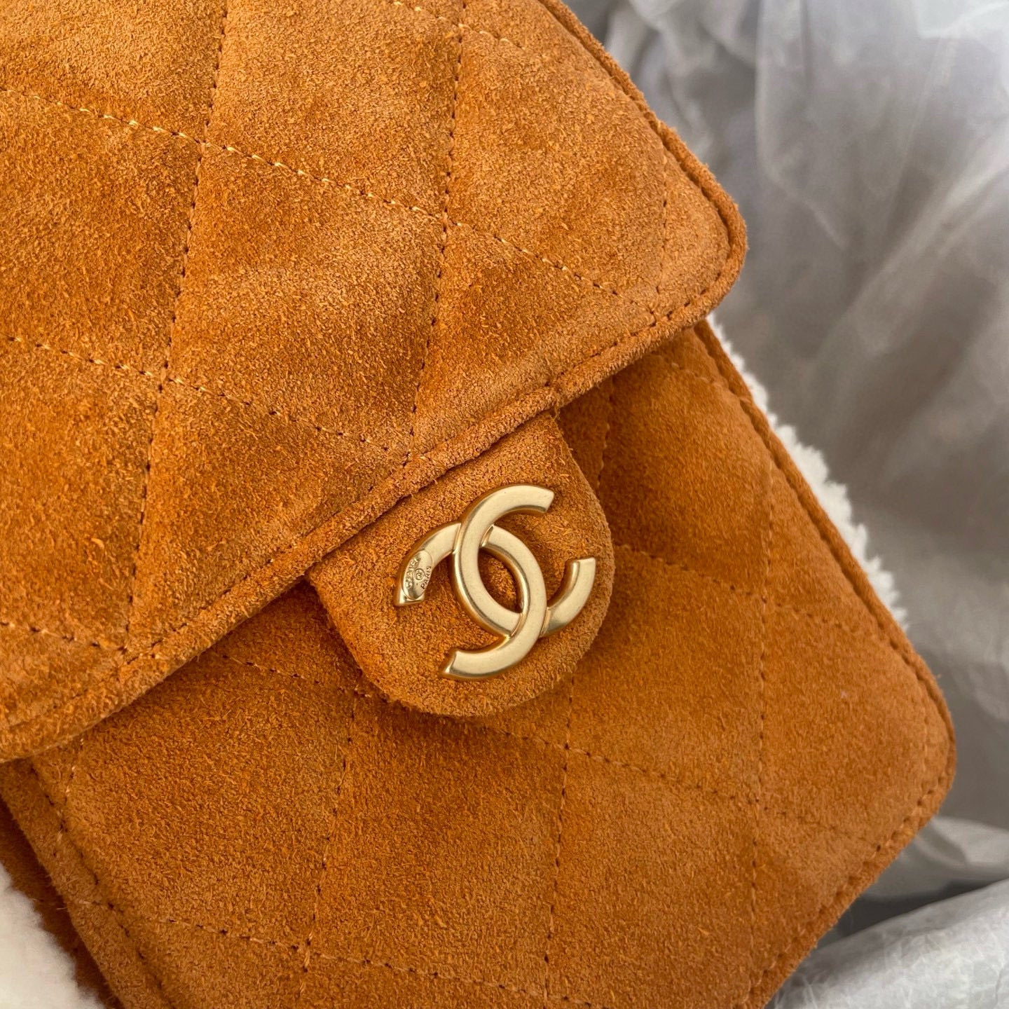 Chanel 25C Fall/Winter Catwalk Series Brand Logo Sheepskin Tote White Black Lattice Pattern Leather Through Chain Canvas Crossbody Shoulder Bag