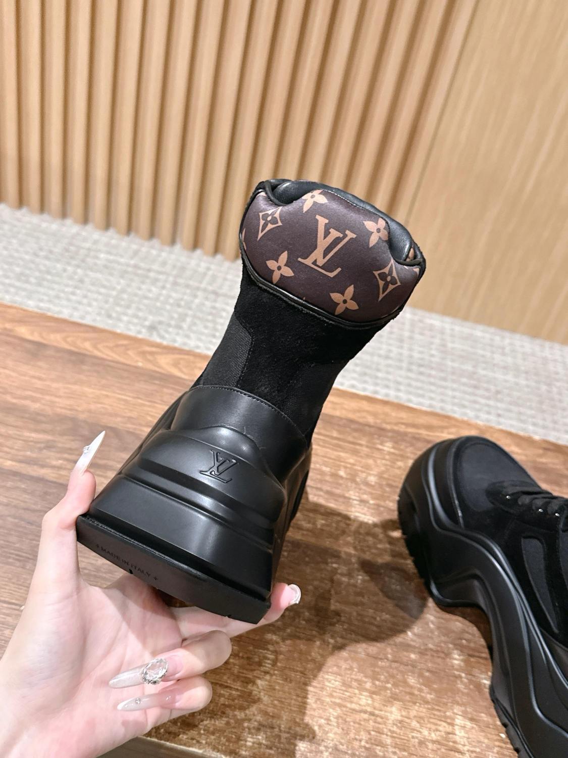 Louis Vuitton Archlight Women's Leather Lace-Up Fashion Ankle Boots Fall/Winter Solid Color Round Toe Chunky Sole Chelsea Boots Casual Shoes with 6cm Heel Height #81734