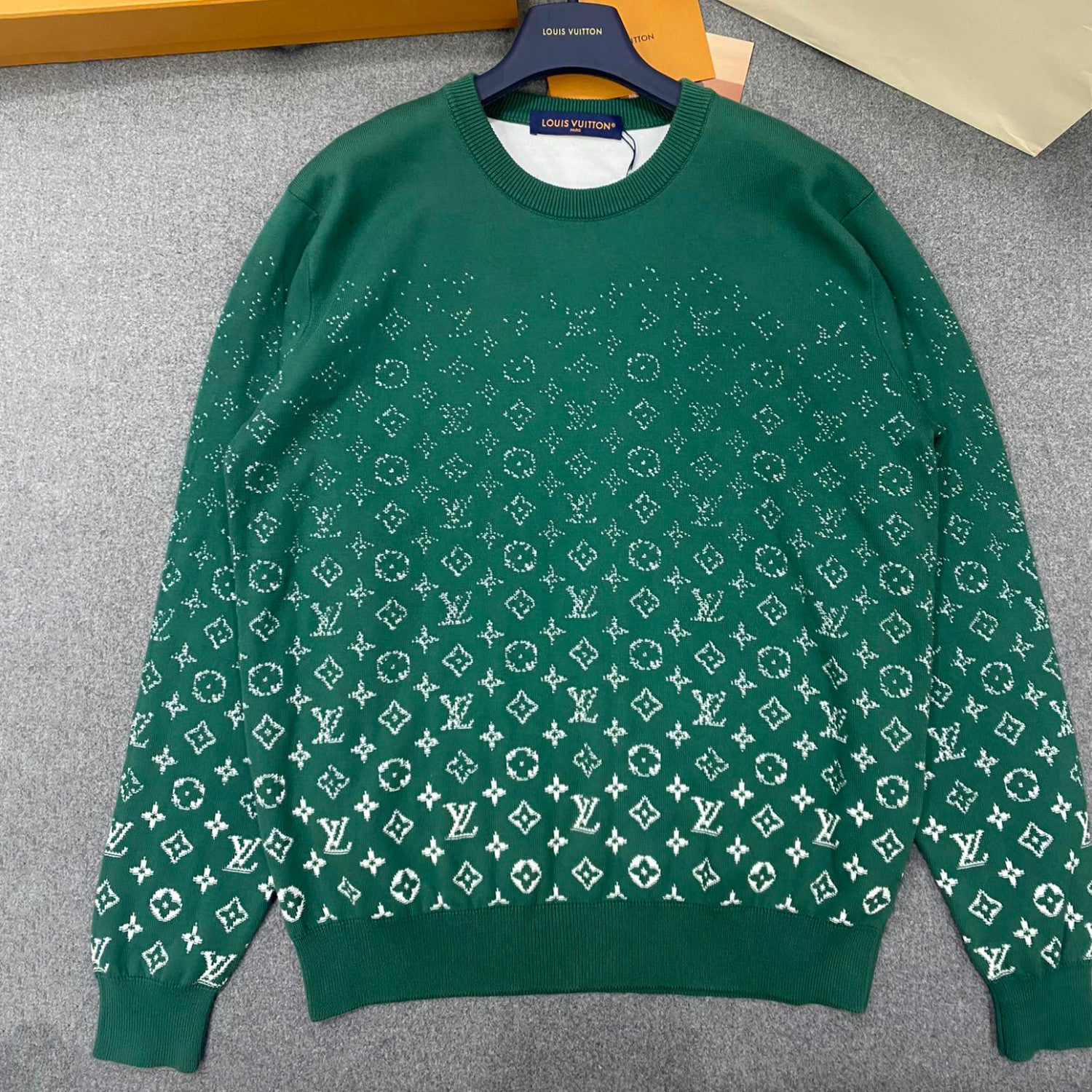 Louis Vuitton Men's Spring/Fall Fashion Casual Classic Vintage Floral Gradient Round Neck Knit Sweater #78733