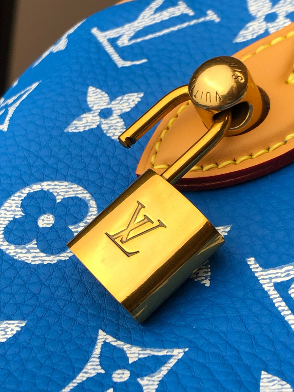 Louis Vuitton Women's Fashion Classic Sapphire Blue Logo Zipper Closure Leather Shoulder Bag Handbags In Small Medium And Large Sizes Crossbody Bag Bags #78656