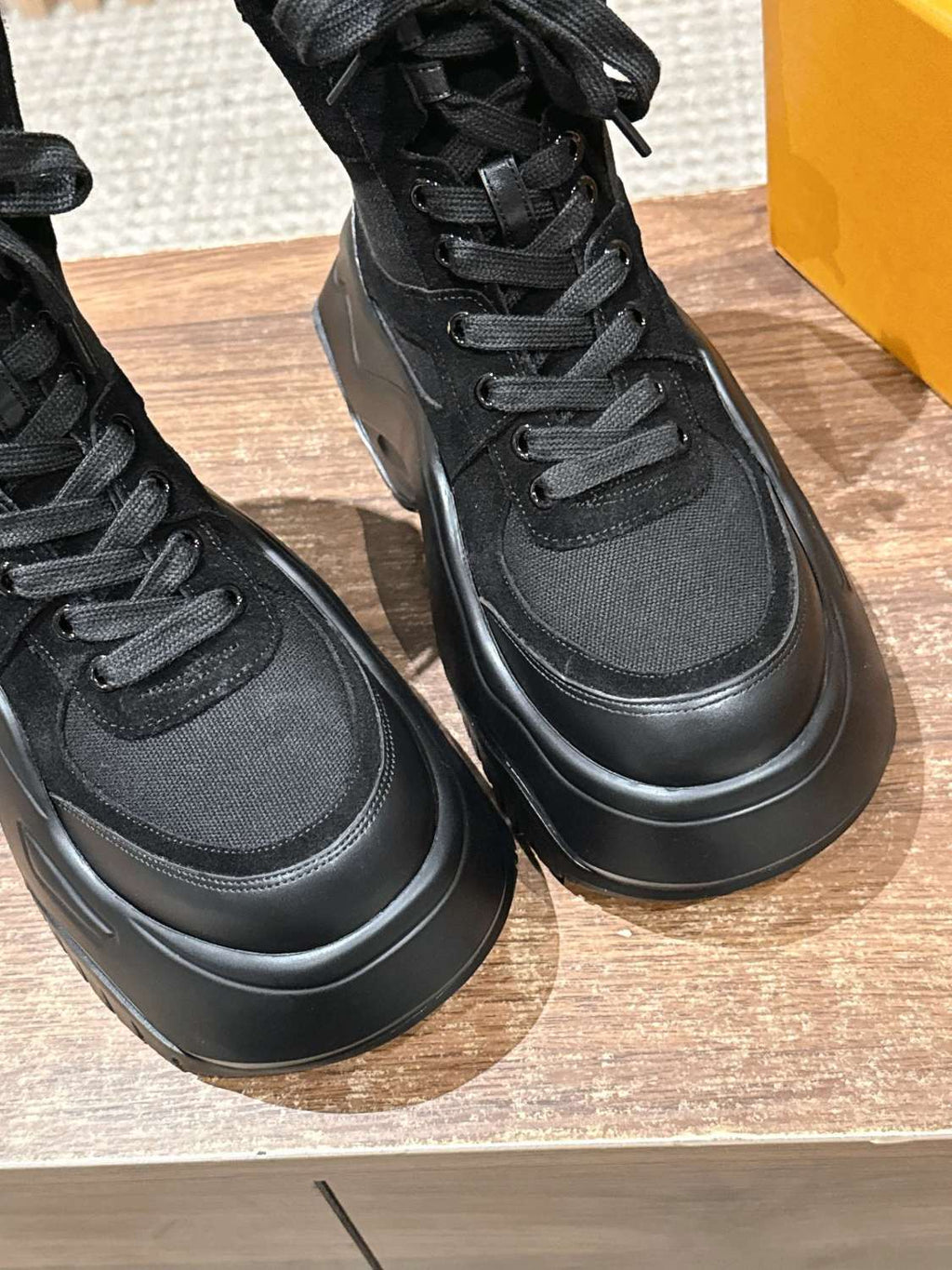 Louis Vuitton Archlight Women's Leather Lace-Up Fashion Ankle Boots Fall/Winter Solid Color Round Toe Chunky Sole Chelsea Boots Casual Shoes with 6cm Heel Height #81734