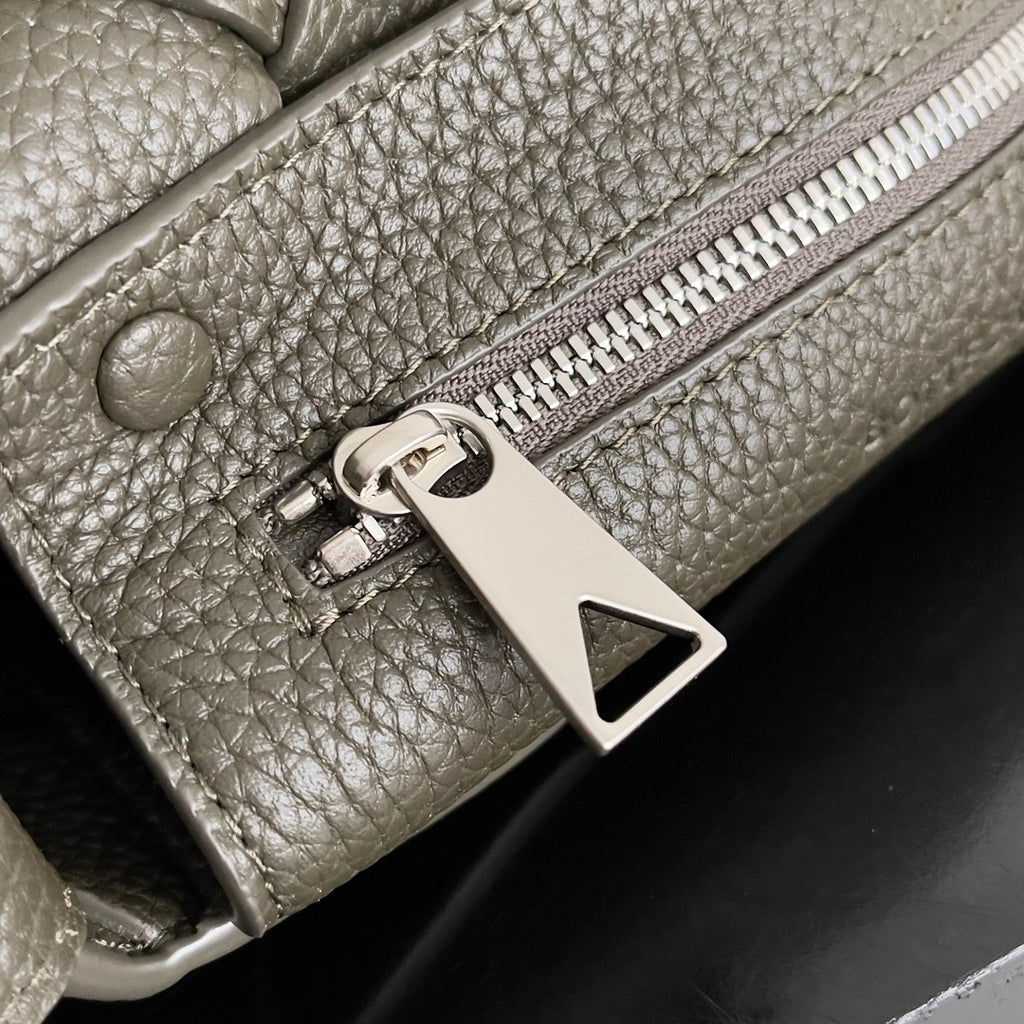 Bottega Veneta  Diago Women's And Men's Fashion Casual Leather Bag With Lychee Texture Magnetic Clasp And Braided Design Shoulder Bag And Crossbody Bag Bags 795637V4FV18803 #78344
