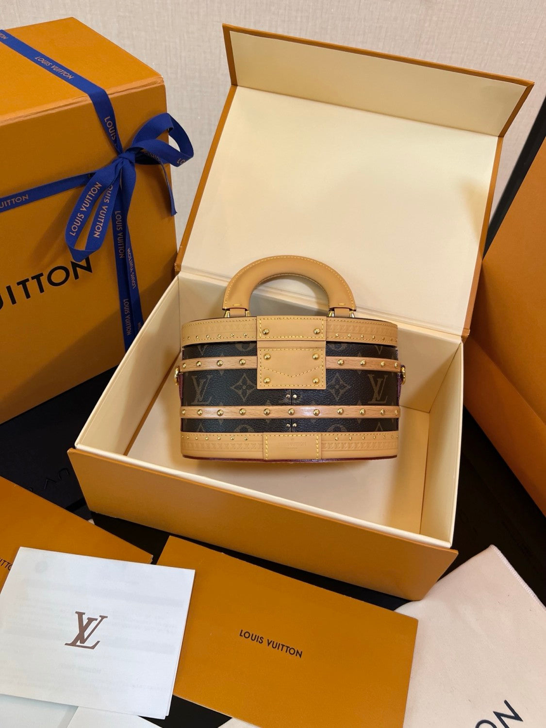 Louis Vuitton Ellis Handbags New Vintage-print Oval Hard-shell Clutch Leather Shoulder Strap Crossbody Bags Artisanal Handbag Bag M24843 #196189