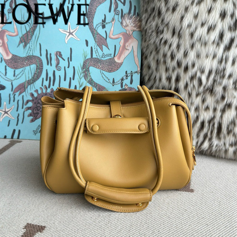 Loewe Madrid Women's Solid Color Letter Logo Gold Hardware Cowhide Handbag Shoulder Bag Bags #77356