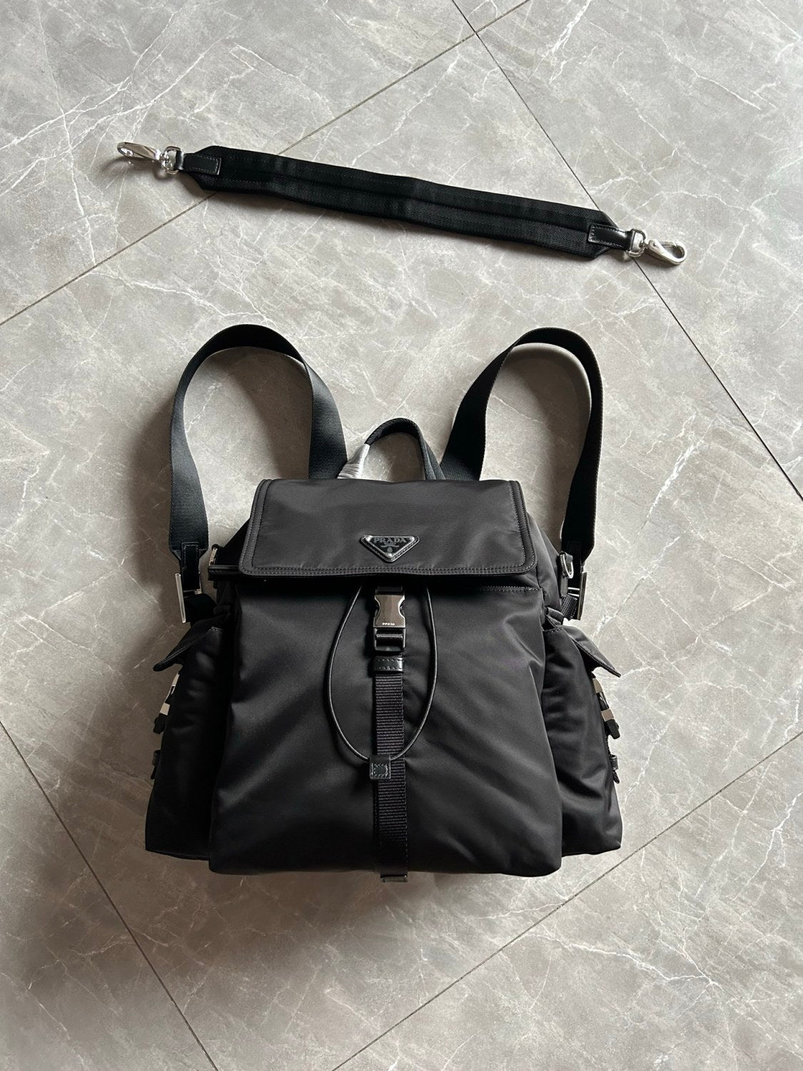 Prada Explore Re-nylon And Leather Backpack For Men - Black Fashionable Backpack. Casual Multi-pocket Bag 2vz118_2dw3_f0002_v_ooo #82291A