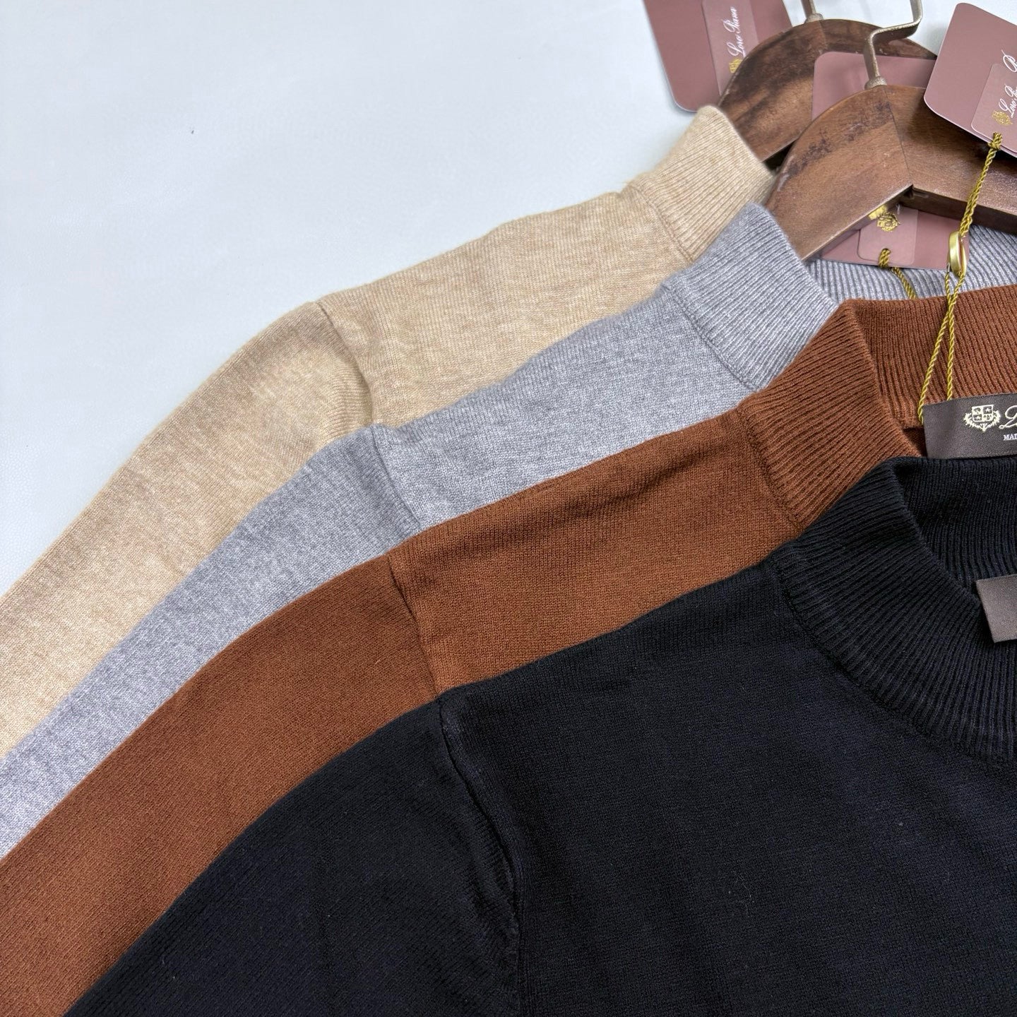 Loro Piana Men's Solid-Color Metal Logo Crew Neck Knit Short-Sleeve Sweater for Spring. Autumn. and Winter Ngvp #2725